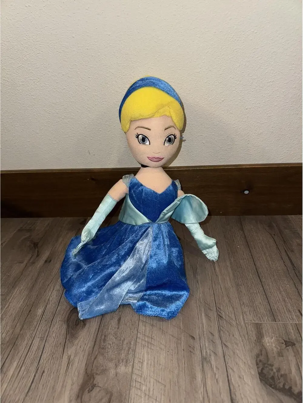 Disney Princess‎ Cinderella Sitting 13